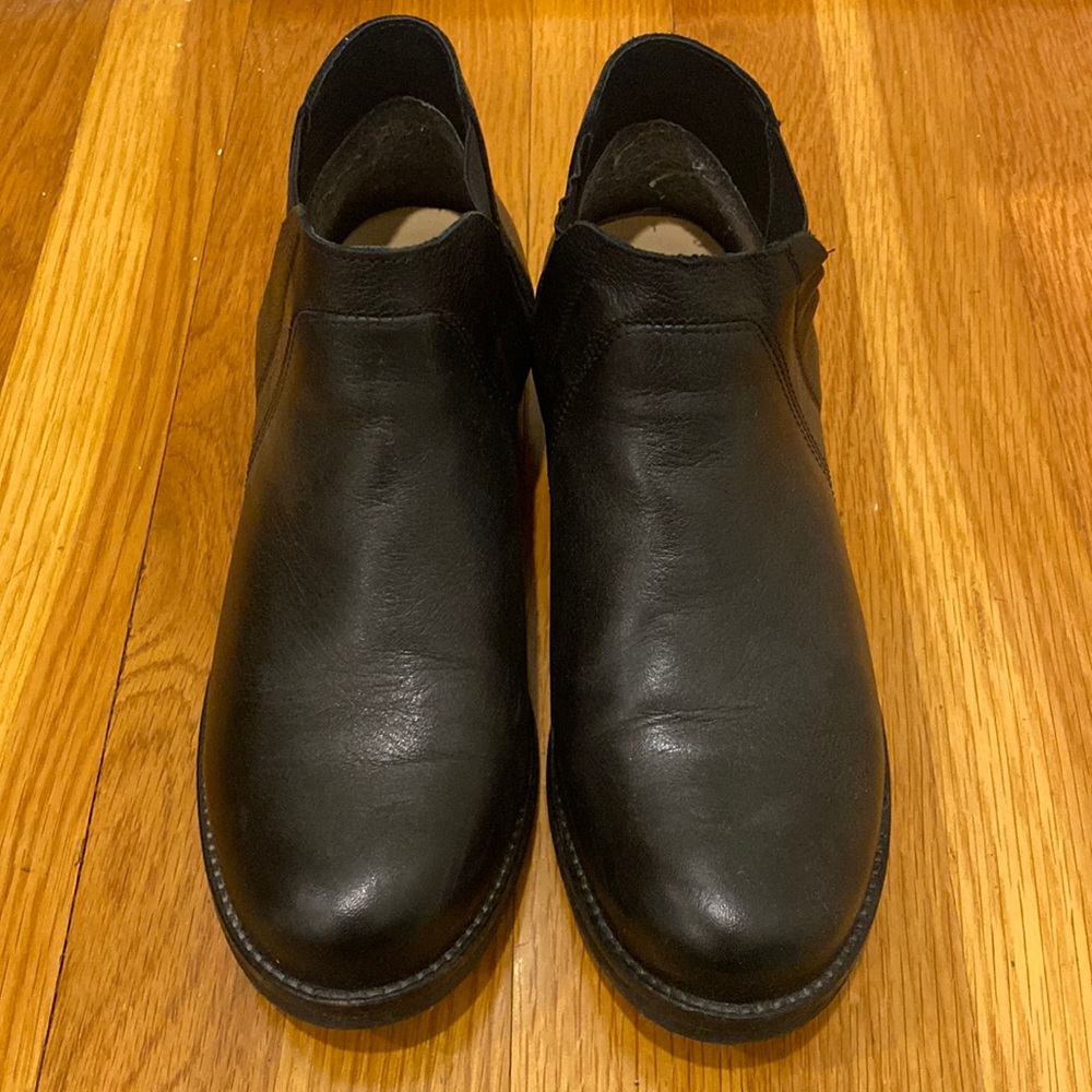 Clarks boots in black